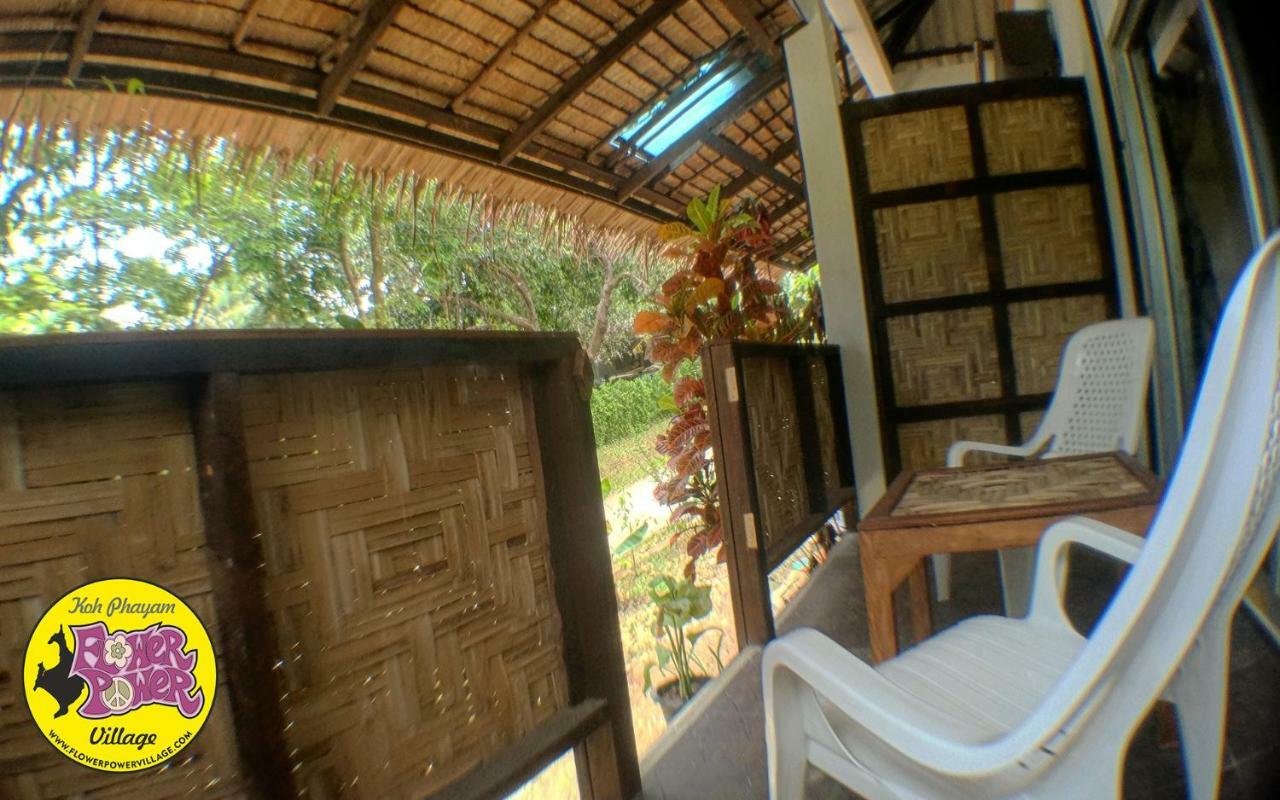 Flower Power Farm Village Koh Phayam Exterior photo